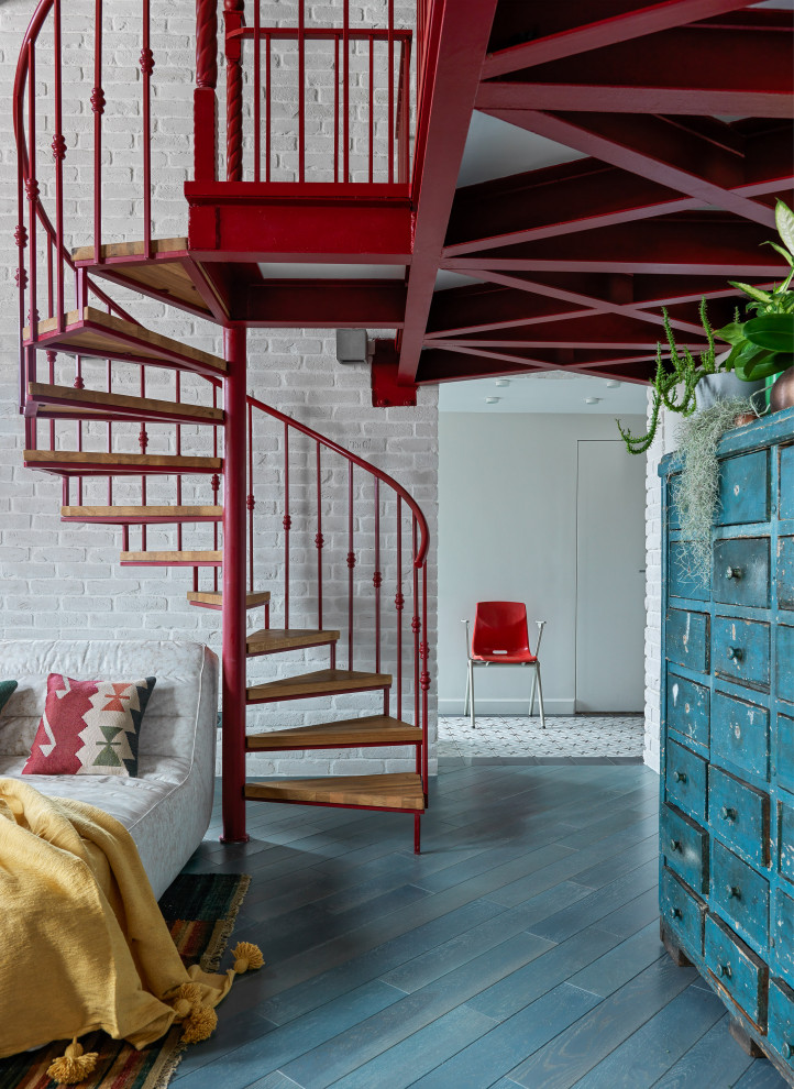Стильный дизайн: лестница среднего размера в стиле лофт - последний тренд