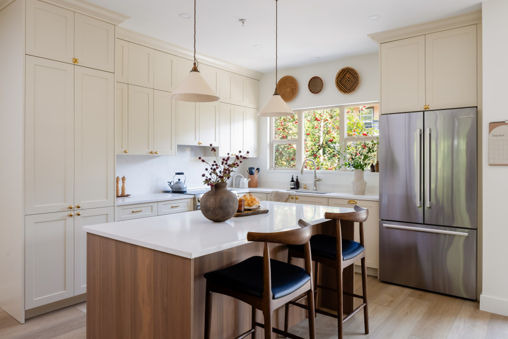Inspiration for a transitional kitchen remodel in Vancouver