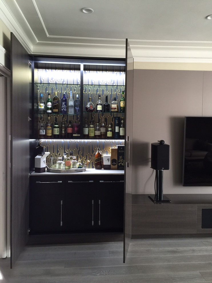 Mid-sized contemporary home bar in Los Angeles with light hardwood floors.