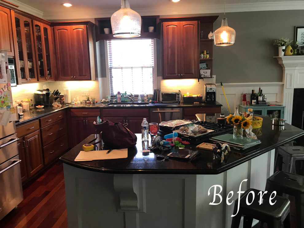 Transitional kitchen photo with an island