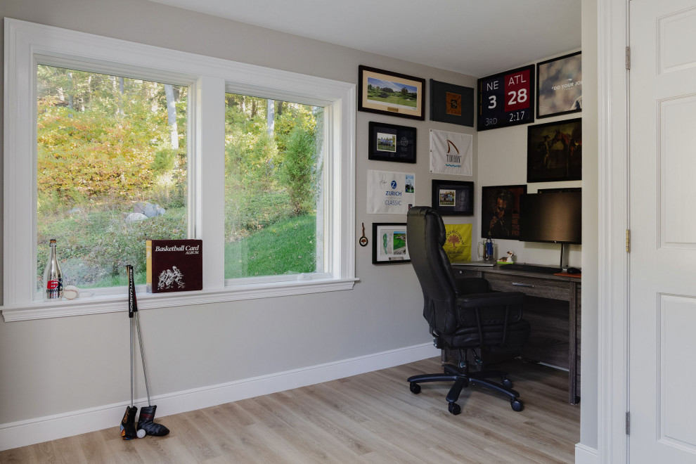 Home office - transitional home office idea in Boston