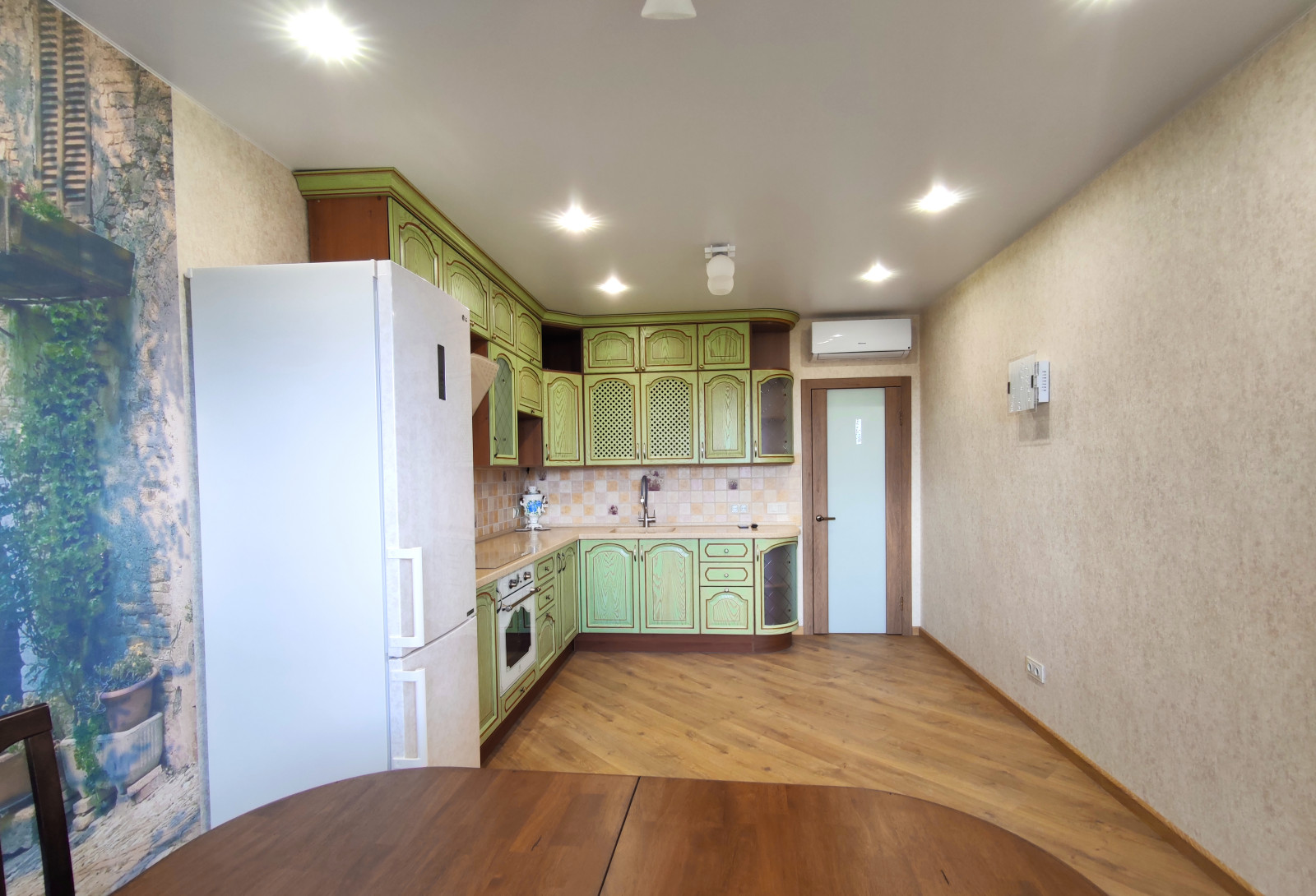 Кухня в 3к новостройке 90м2