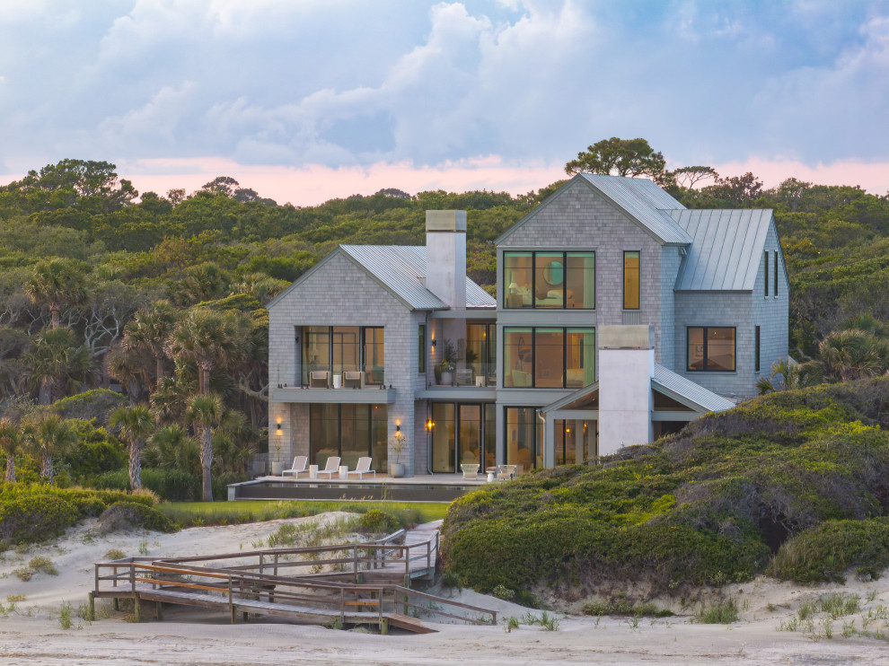 Coastal exterior home idea in Charleston