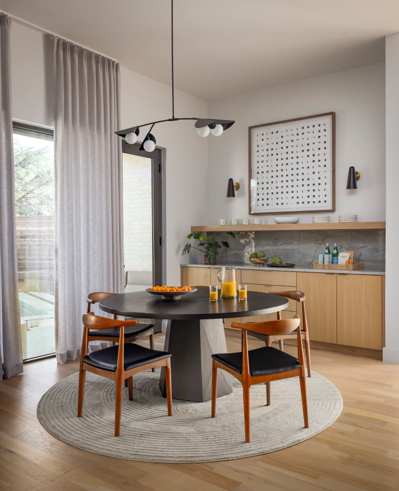 Kitchen - kitchen idea in Dallas