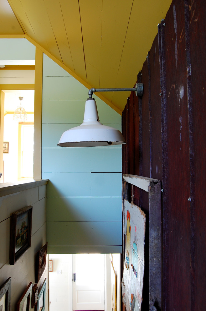 Inspiration for a cottage home design remodel in New York