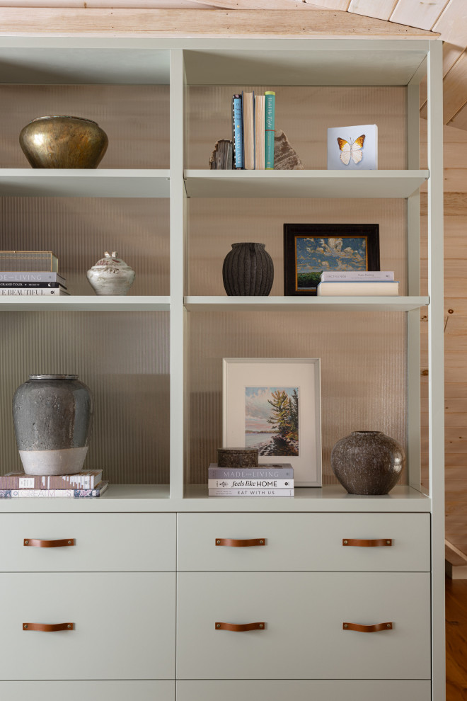 Example of a transitional home design design in Toronto