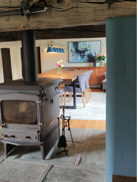 16th century farmhouse country-living-room