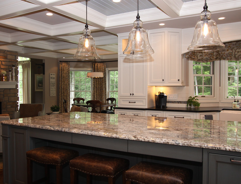 Inspiration for a rustic kitchen remodel in Cleveland