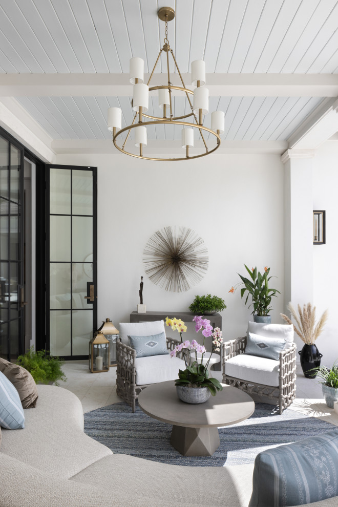 Example of a transitional patio design in Tampa