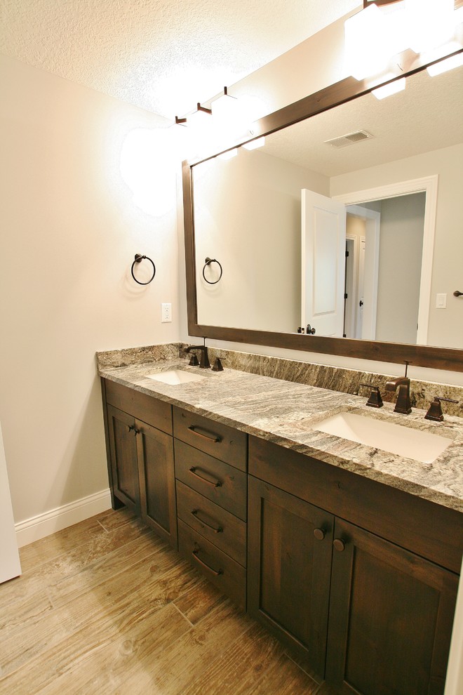 Inspiration for a transitional bathroom remodel in Chicago