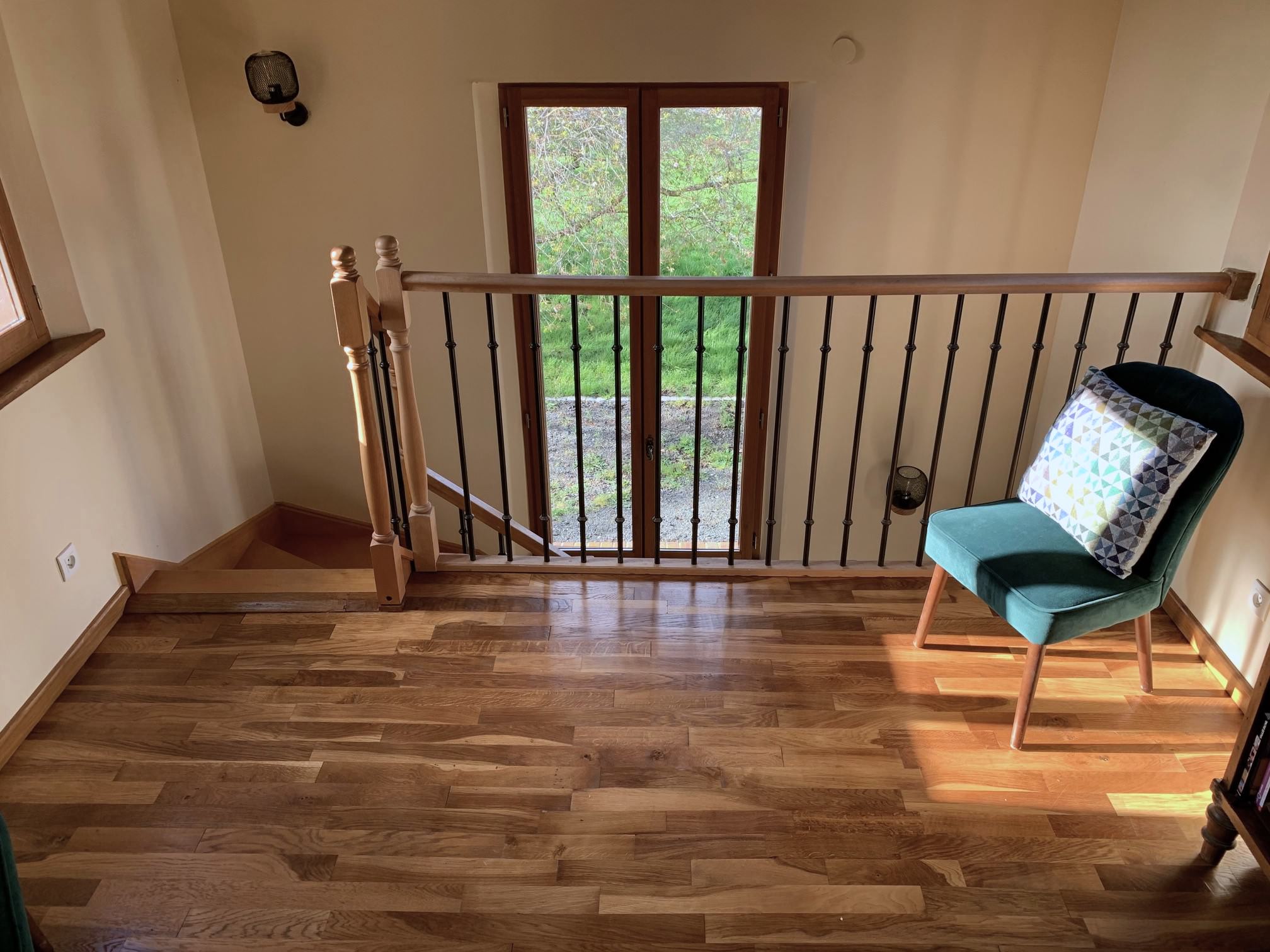 Aménagement de deux espaces chambres de réception dans une maison de campagne