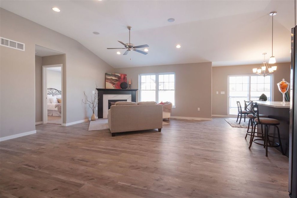 Inspiration for a transitional home design remodel in Cedar Rapids