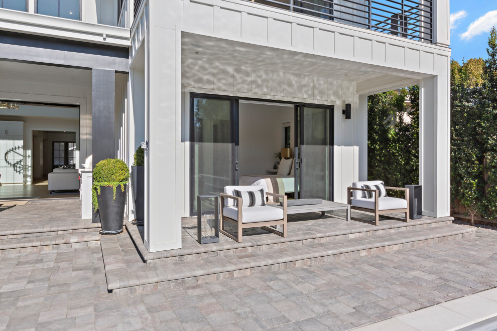 Transitional home design photo in San Francisco