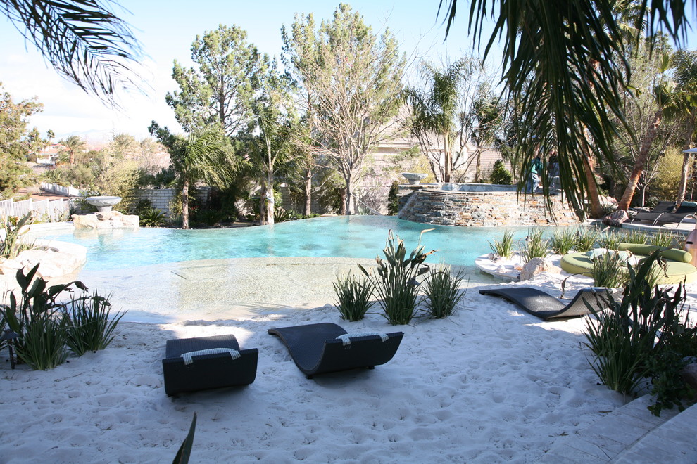 Photo of a modern pool in Las Vegas.