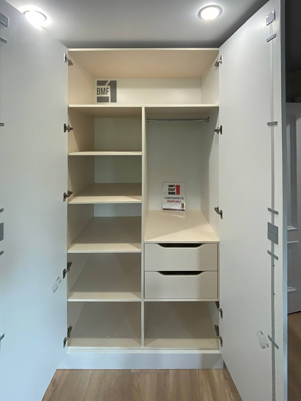 Распашной шкаф в гостиную 30072799