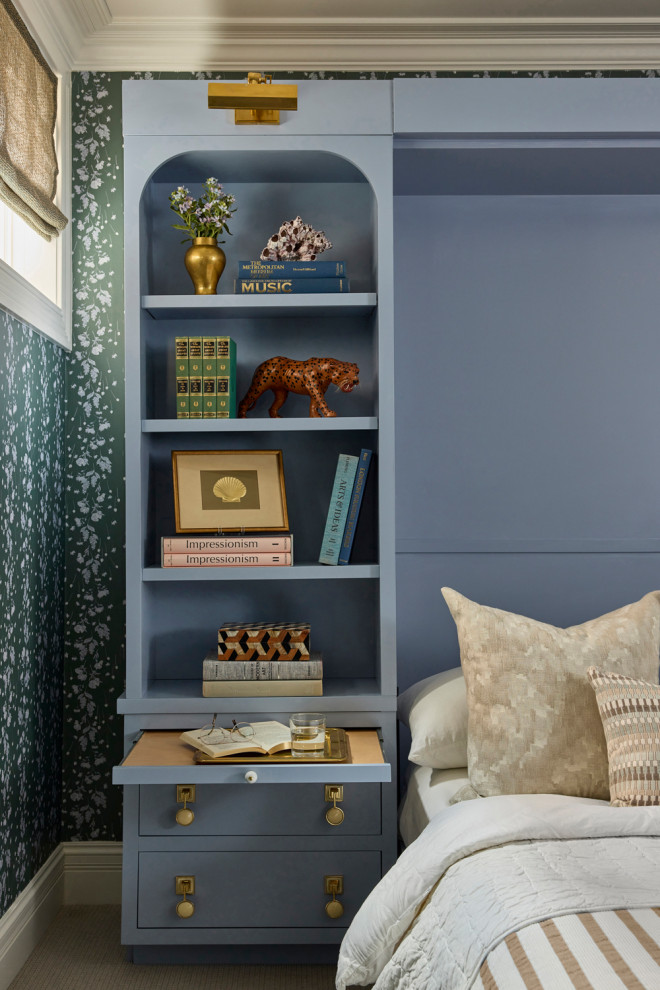 Example of a transitional home design design in Chicago