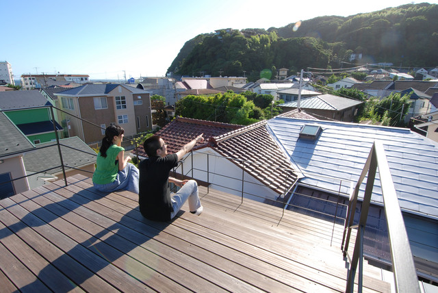 屋上段々テラスのある家＜逗子ＫＤ邸＞ modern-terrasse