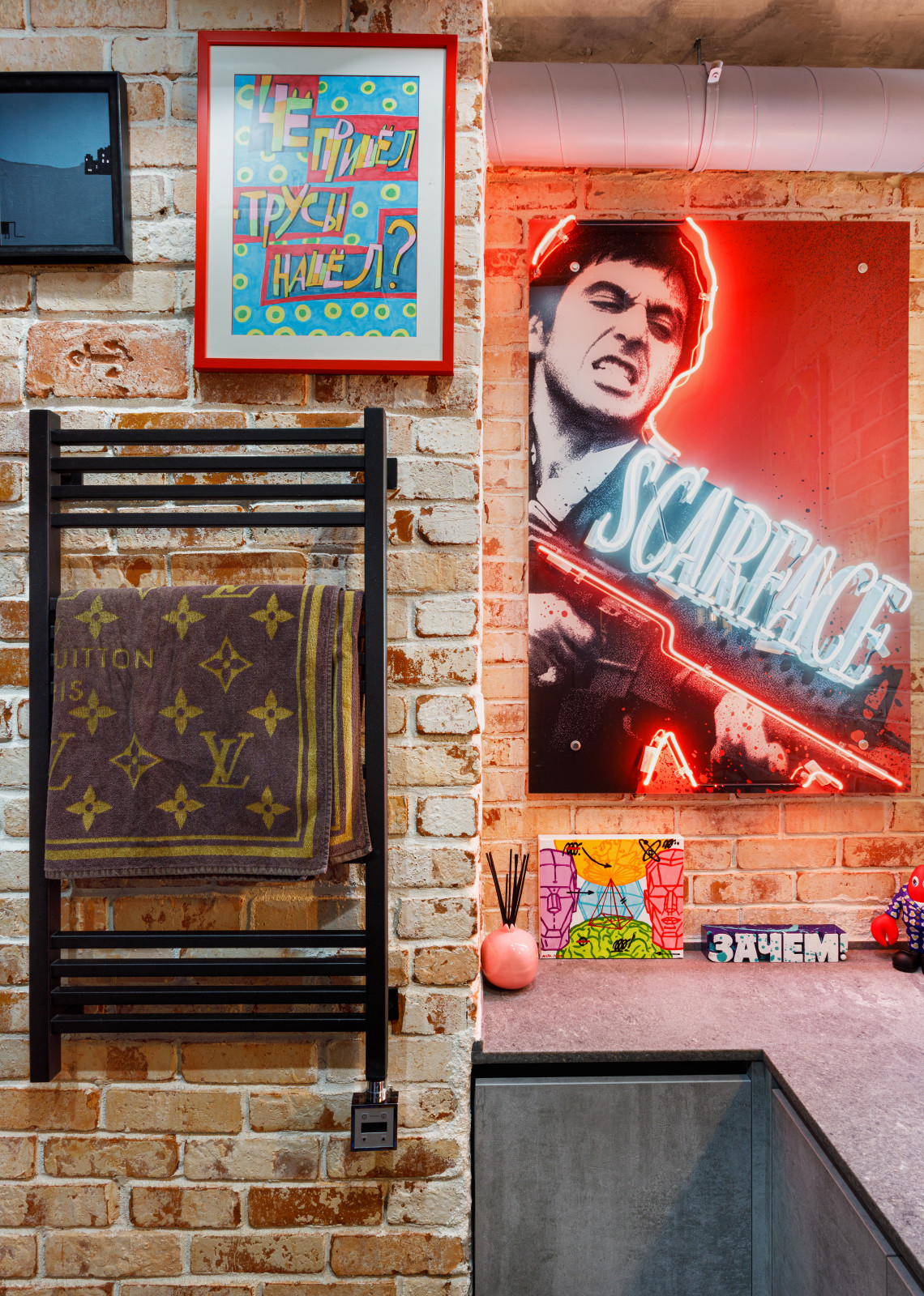 Яркий лофт для ценителя современного искусства