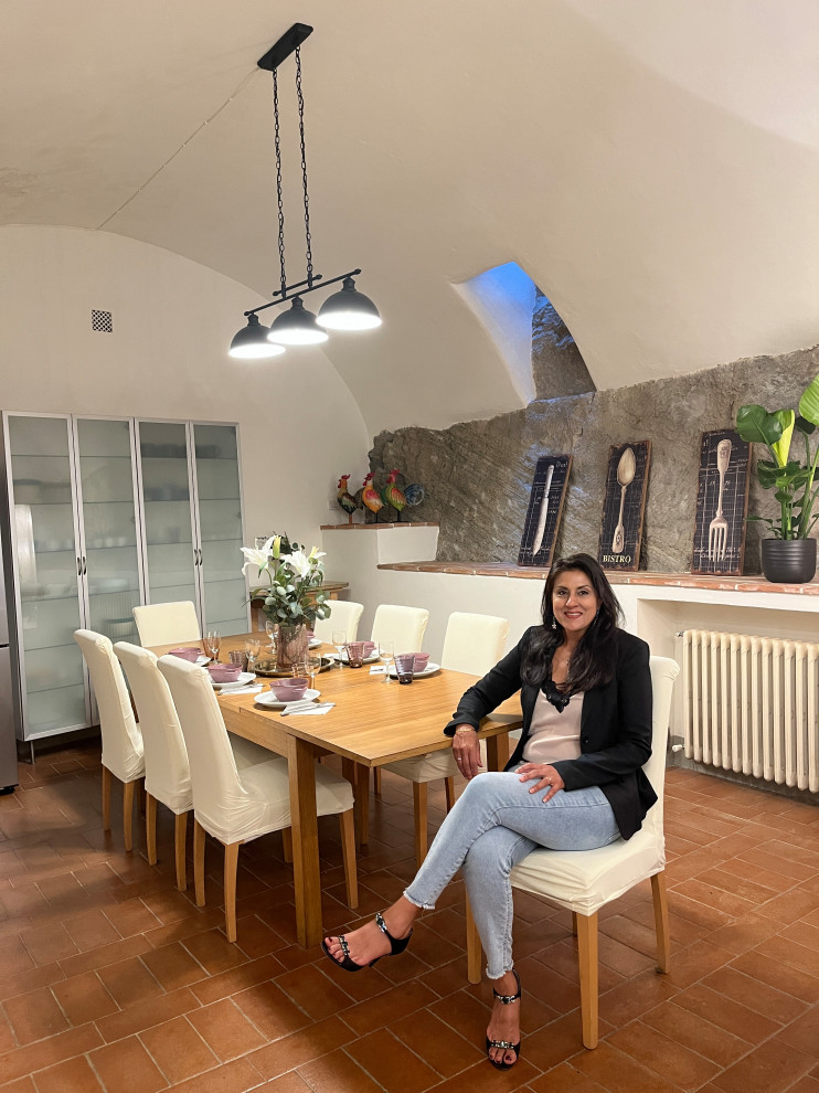 Esempio di una sala da pranzo tradizionale