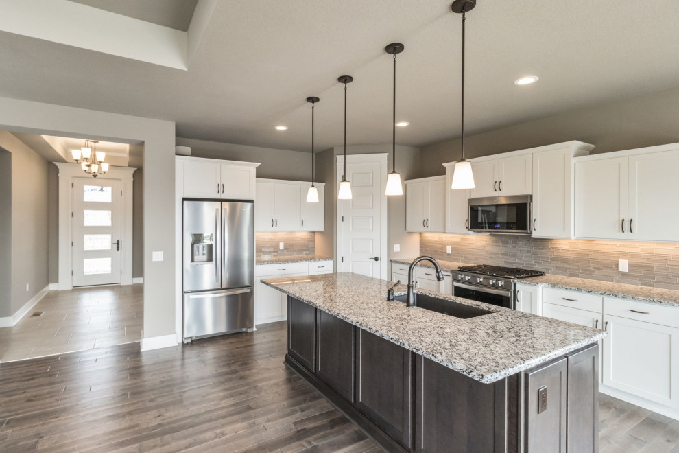 Kitchen - transitional kitchen idea