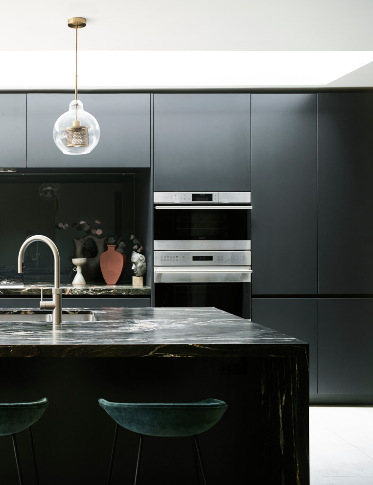 Inspiration for a modern kitchen in London.