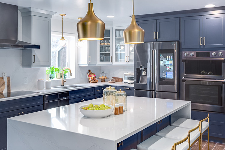 Kitchen - transitional kitchen idea in Austin
