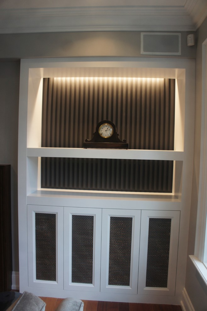 Home design - transitional home design idea in Toronto