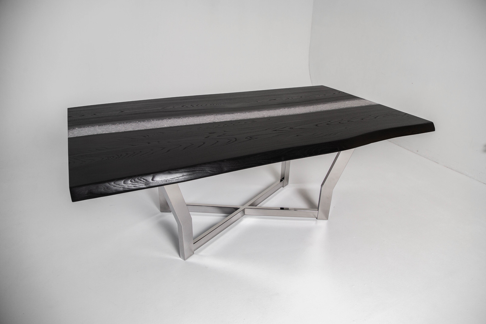 Стол-река из черного ясеня Black Diamond