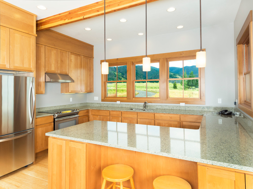 Mid-sized mountain style u-shaped light wood floor eat-in kitchen photo with an undermount sink, shaker cabinets, light wood cabinets, quartz countertops, stainless steel appliances and a peninsula