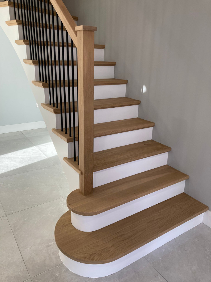 Gewendelte Moderne Treppe mit Beton-Setzstufen in Sonstige