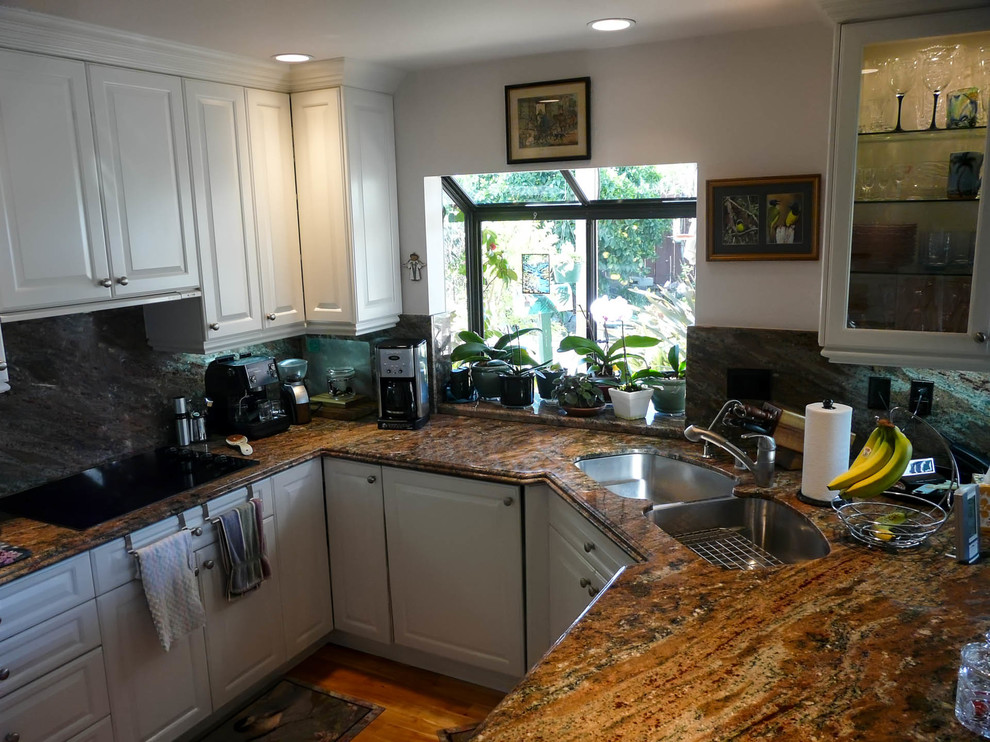 Inspiration for a mid-sized transitional kitchen remodel in San Diego