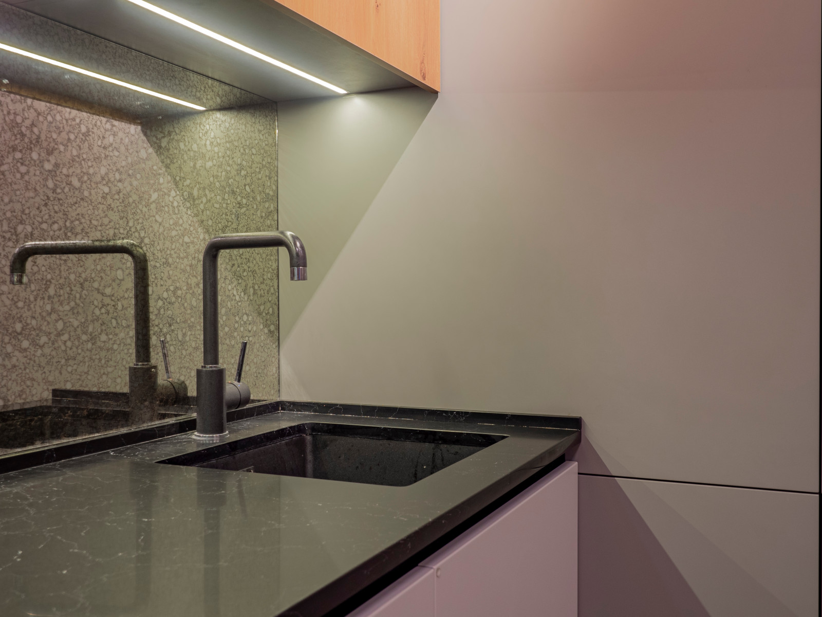 Стильная кухня в минималистичном стиле