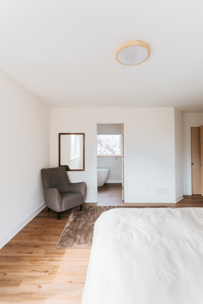 Minimalist home design photo in Minneapolis