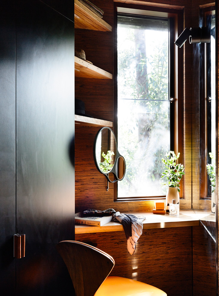 Photo of a contemporary bathroom in Melbourne.