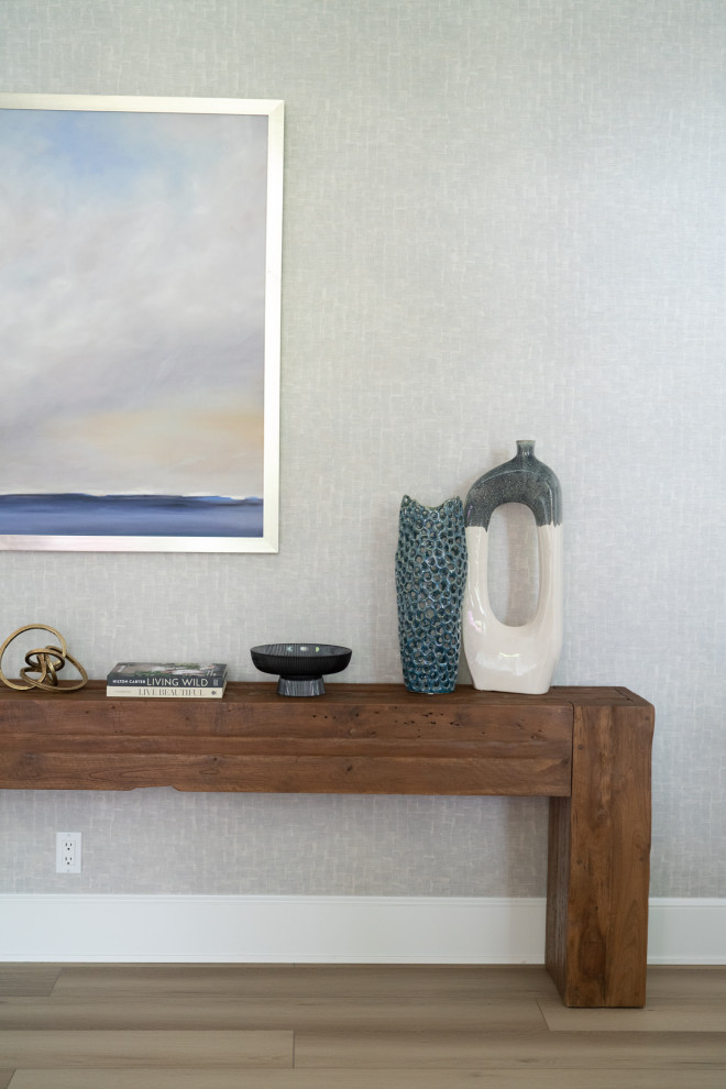 Transitional home design photo in Miami
