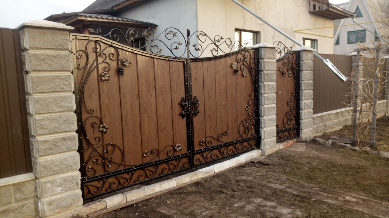 Кованые ворота и клитки
