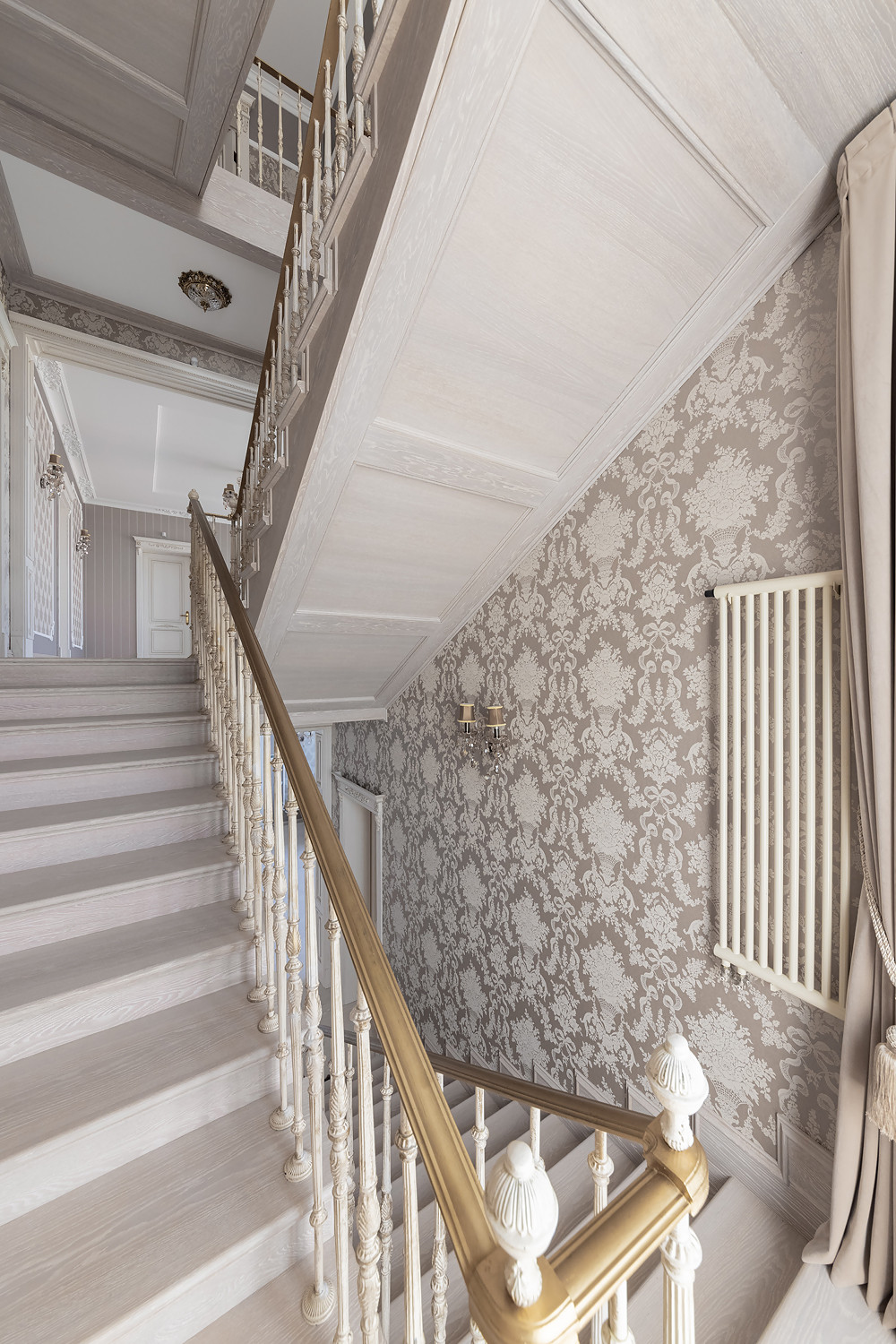 Дизайн интерьера дома в классическом стиле. Реализованный проект.