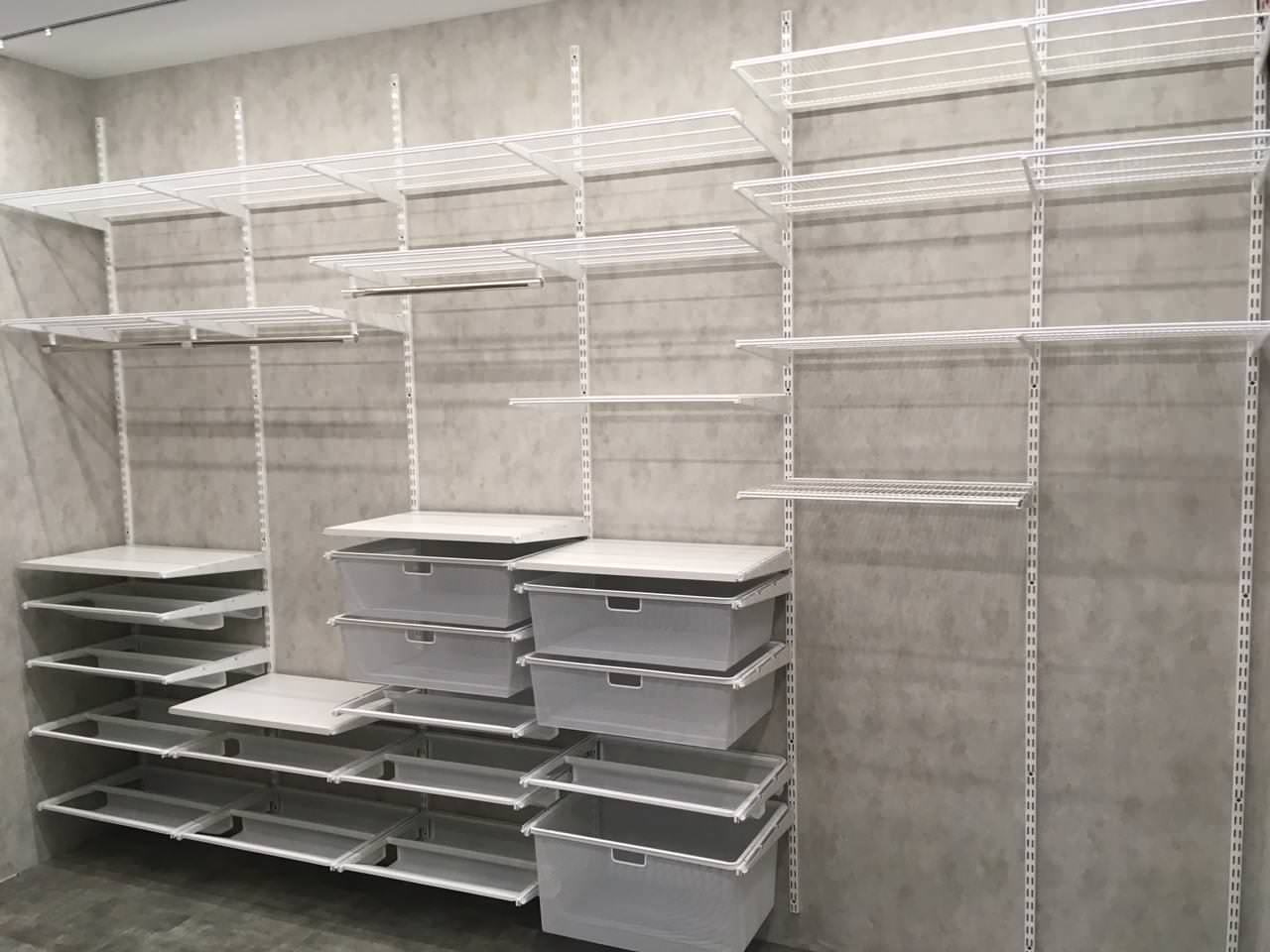 Монохромная прихожая