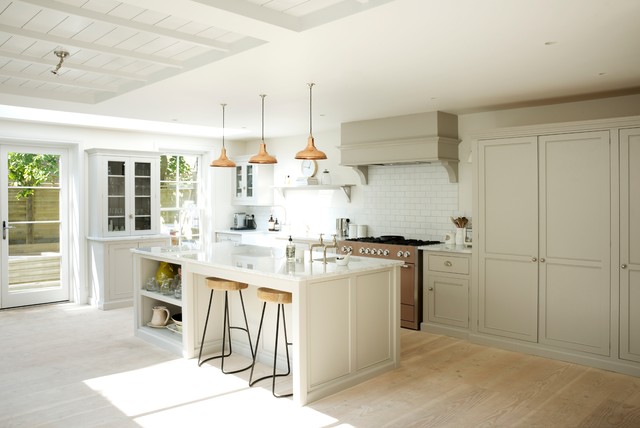 The Clapham Classic English Kitchen by deVOL modern-kueche