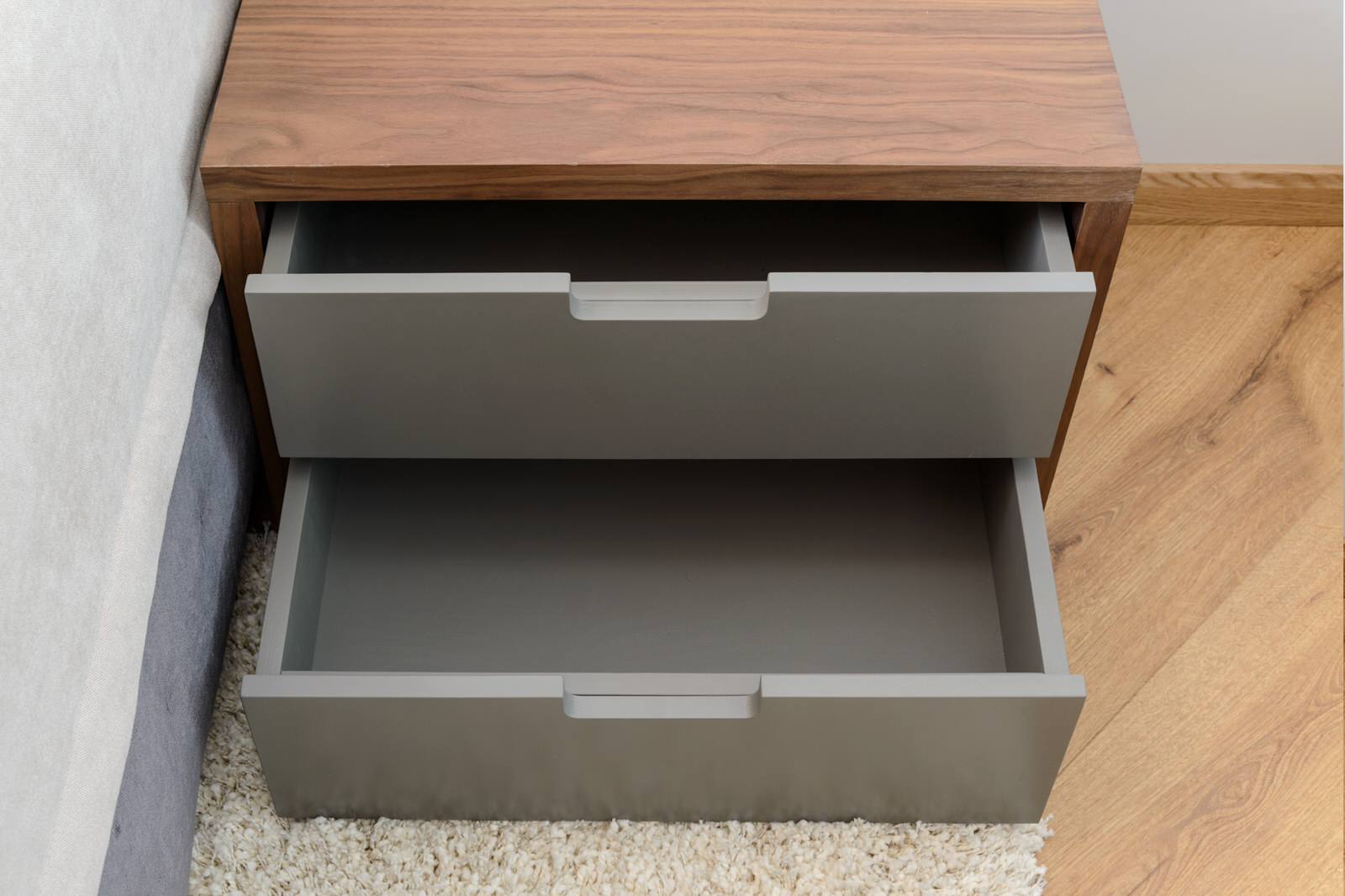 Прикроватная тумбочка