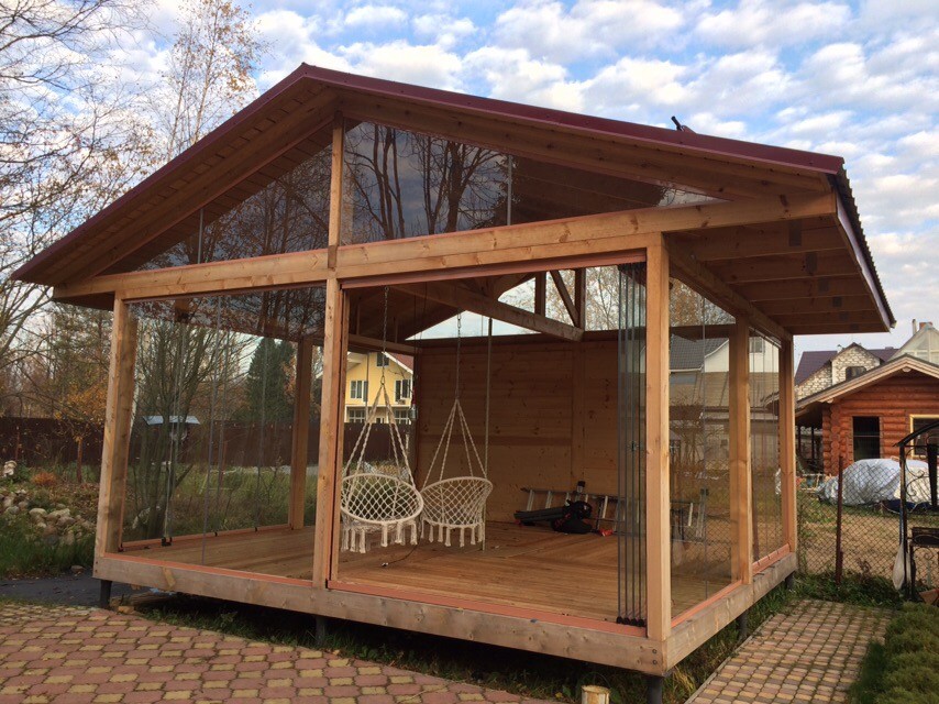 Безрамное остекление отдельно стоящей беседки (Лисий Нос)