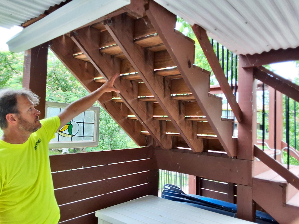 Composite Deck Build in Lake Waukomis, MO