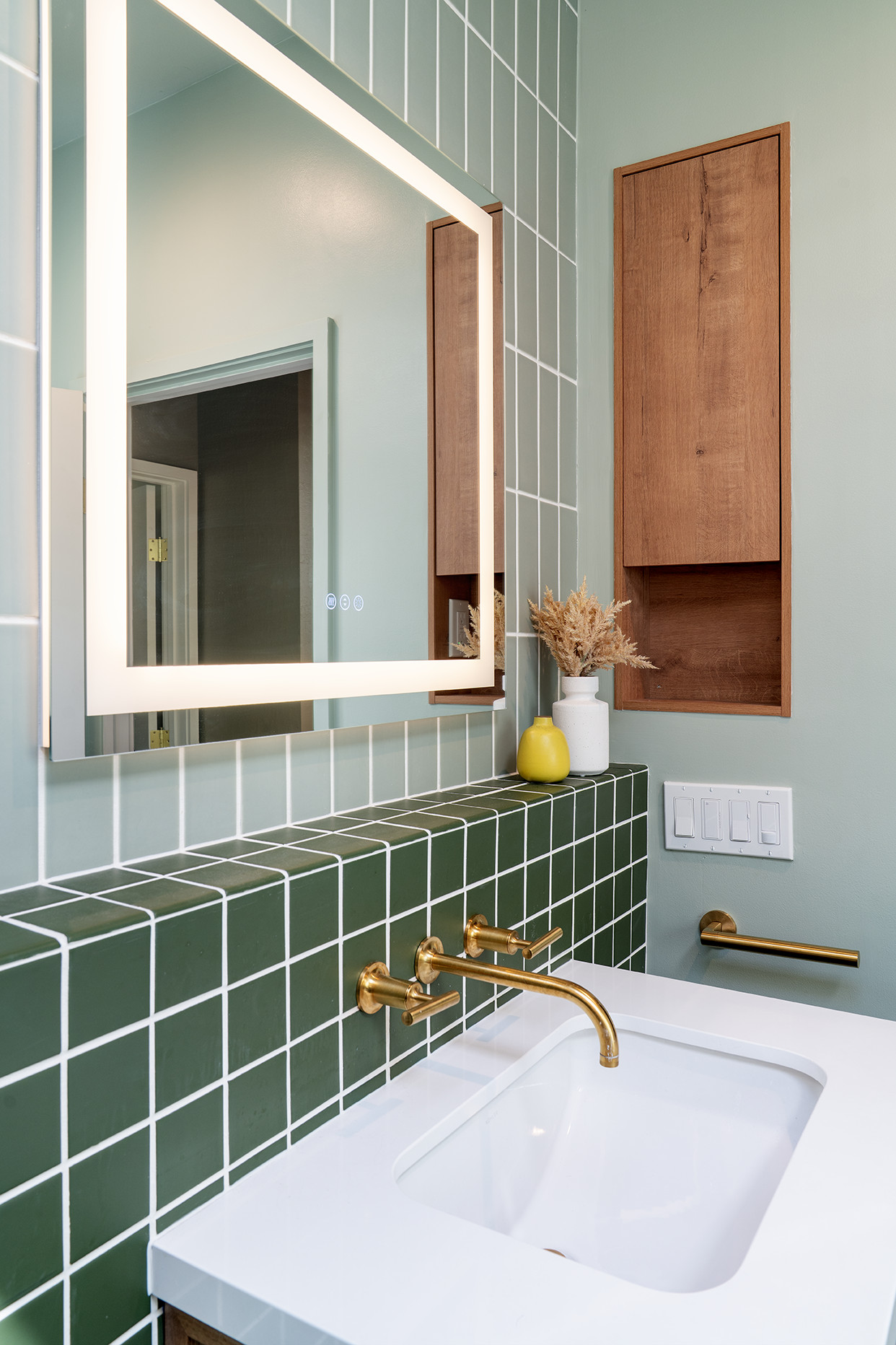 Warm Mid-Century Modern Home Remodel