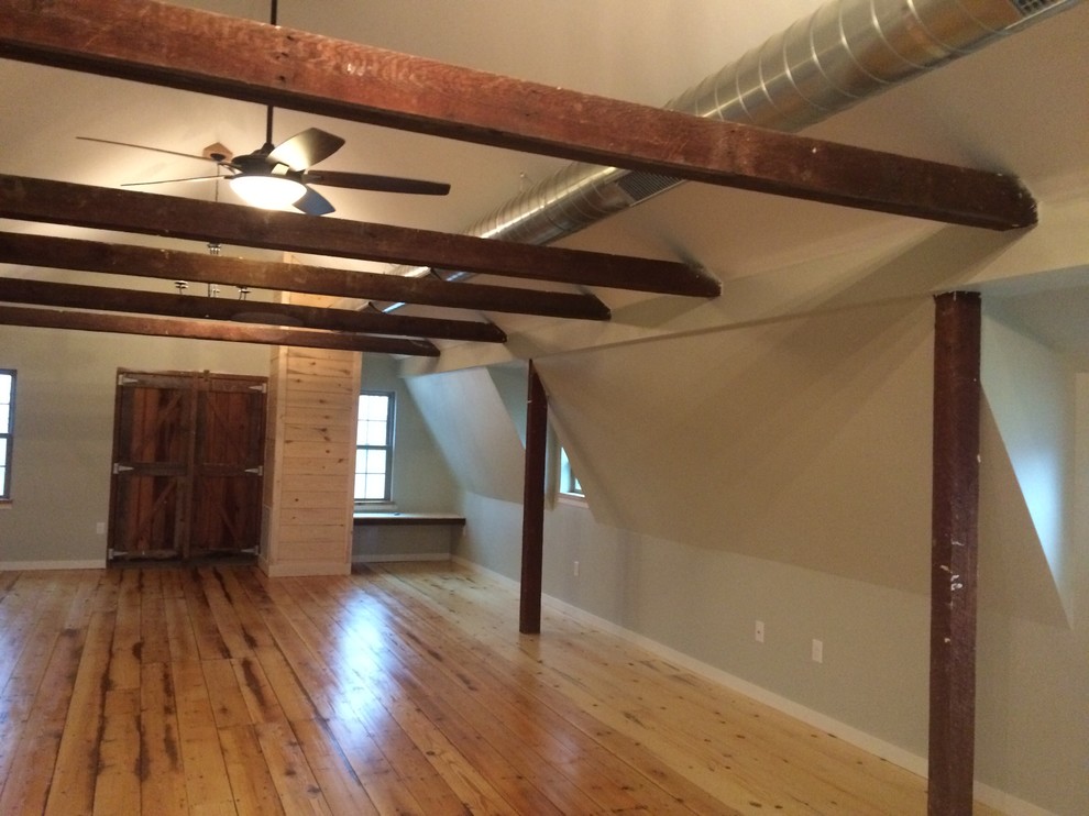 Garage - rustic garage idea in Cedar Rapids