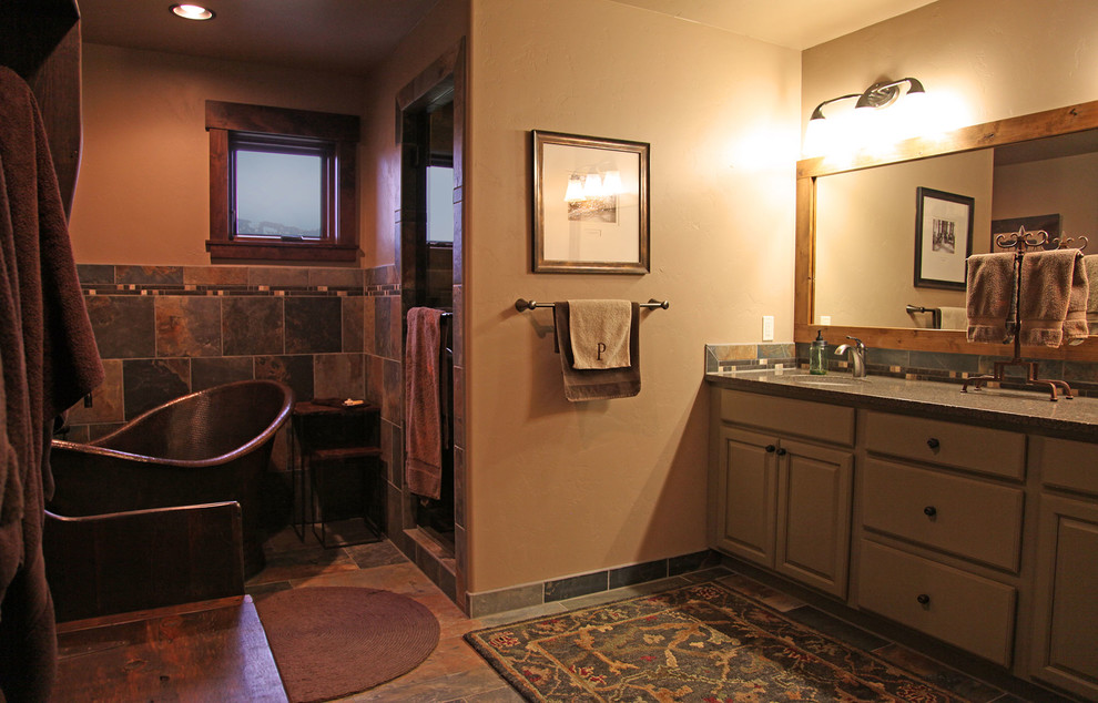 Mountain style master bathroom photo