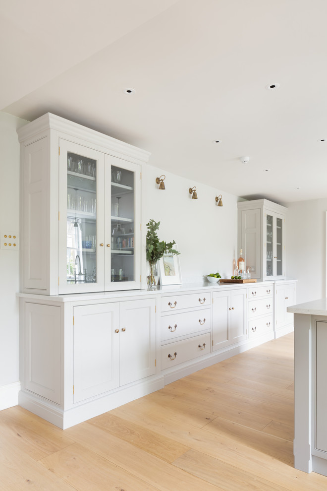 Inspiration for a mid-sized transitional kitchen in Hampshire.