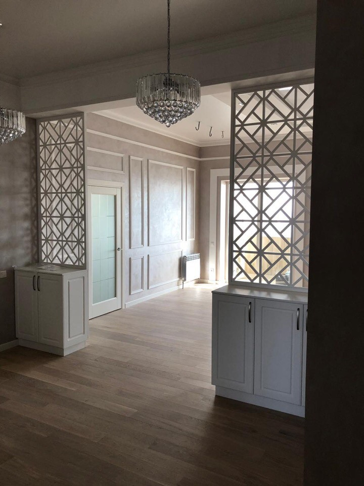 Зонирование резными перегородками