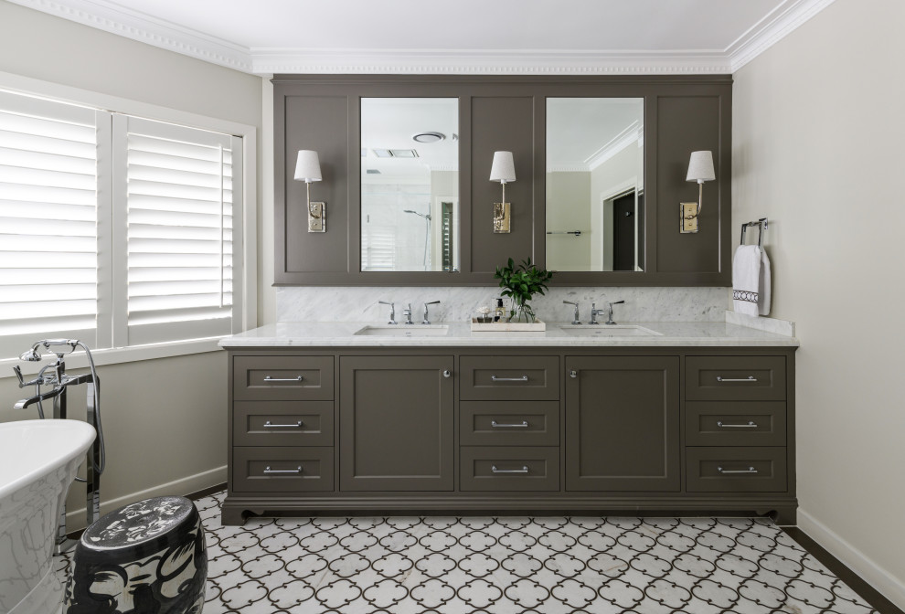 Example of a transitional bathroom design in Brisbane