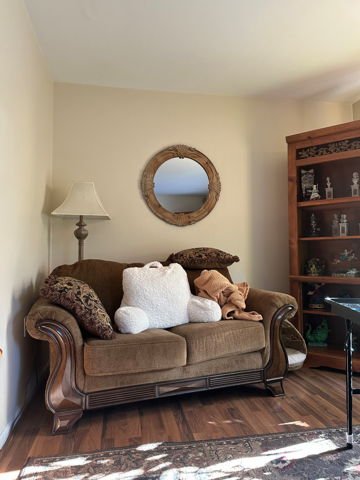 Decorating with floating shelves with family photos | Houzz Forum