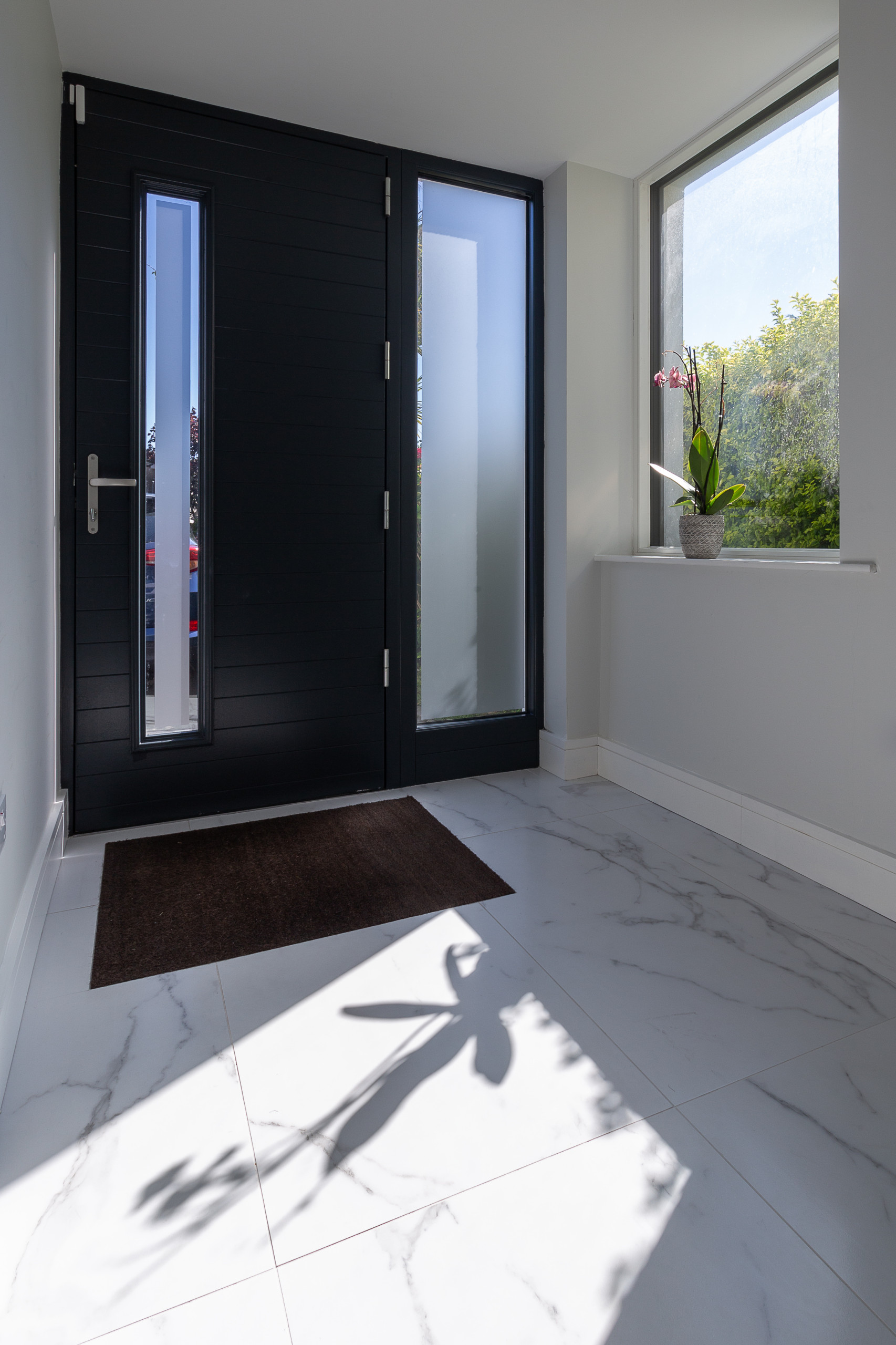 Удачные решения: белые двери в интерьере квартиры на реальных примерах от SALON